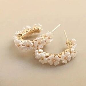 NWOT Aster Gold Flower Earrings